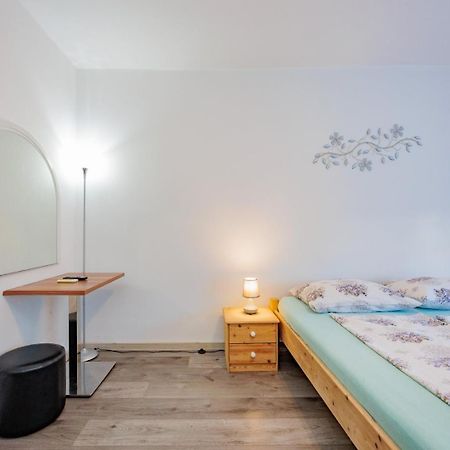 Crowonder Lucky Holiday House With Pool And Patio 30 Meters From The Beach Zadar Extérieur photo