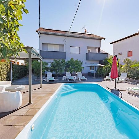 Crowonder Lucky Holiday House With Pool And Patio 30 Meters From The Beach Zadar Extérieur photo
