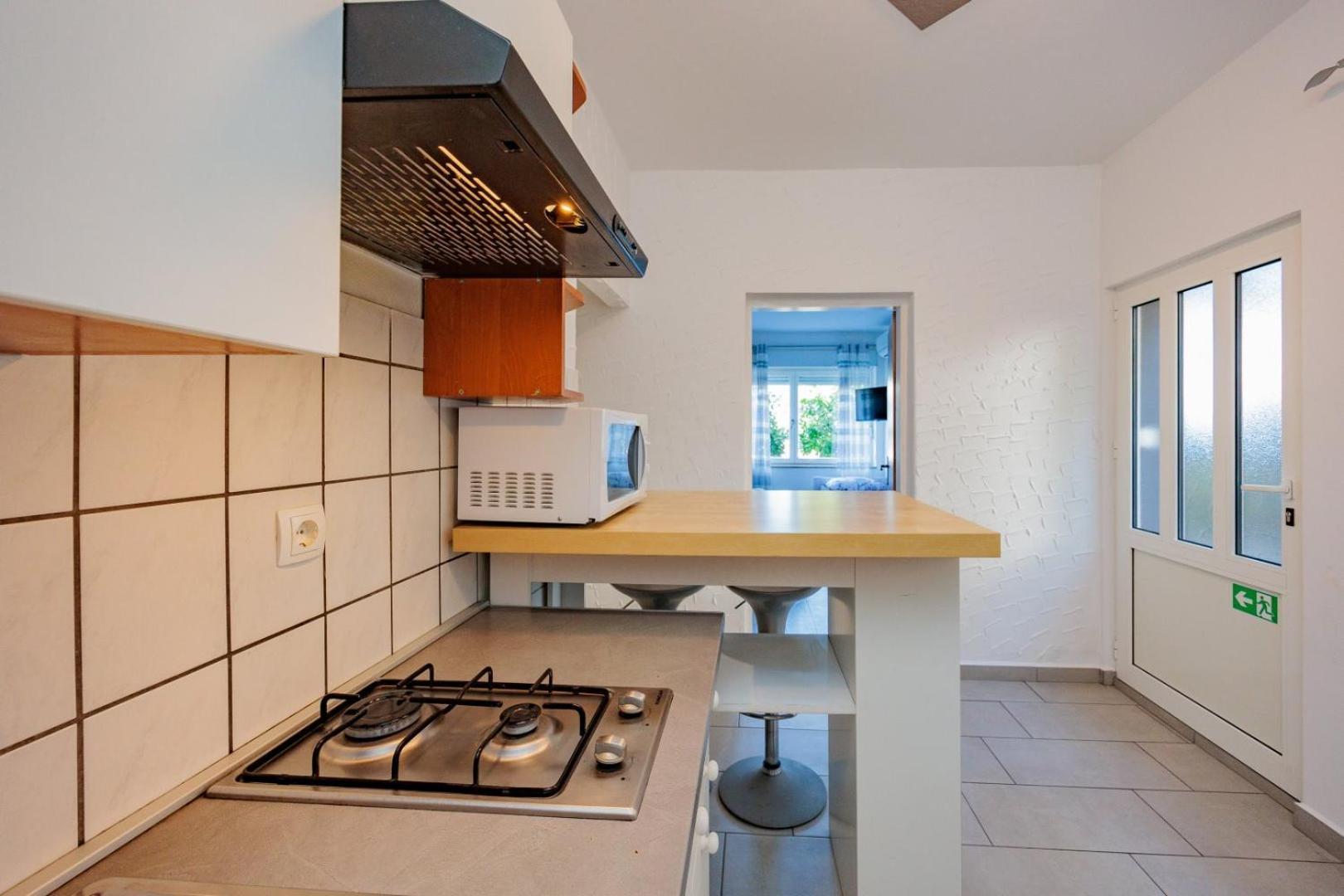 Crowonder Lucky Holiday House With Pool And Patio 30 Meters From The Beach Zadar Extérieur photo