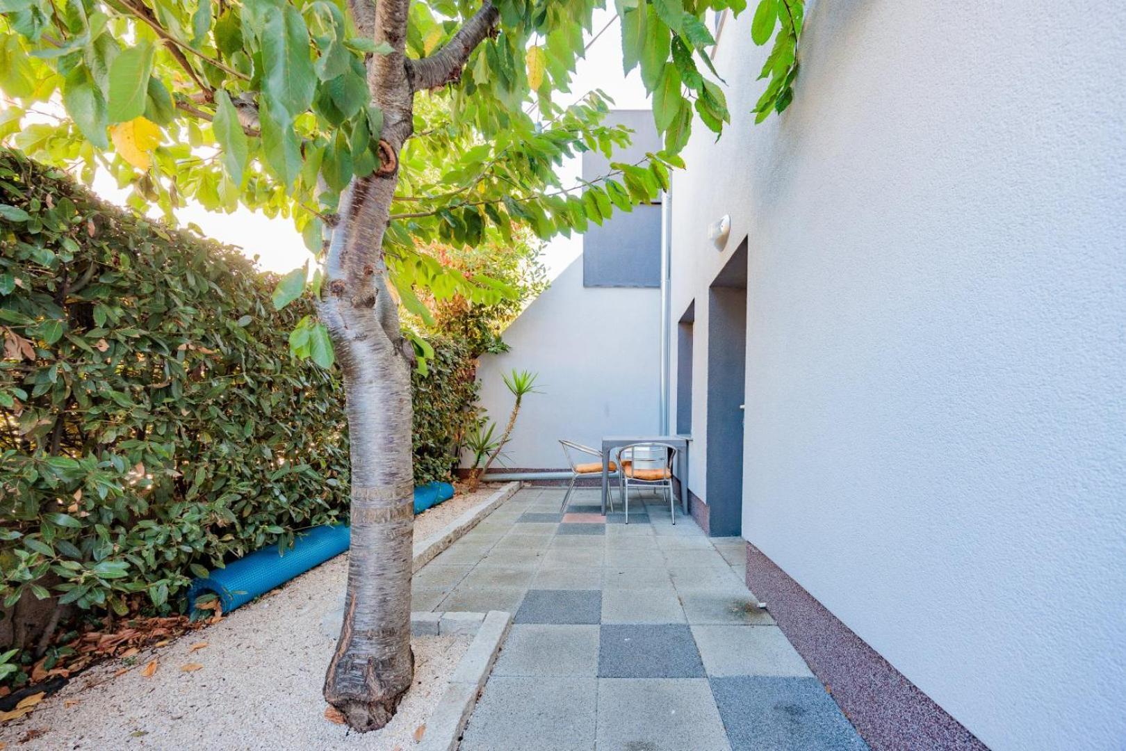 Crowonder Lucky Holiday House With Pool And Patio 30 Meters From The Beach Zadar Extérieur photo