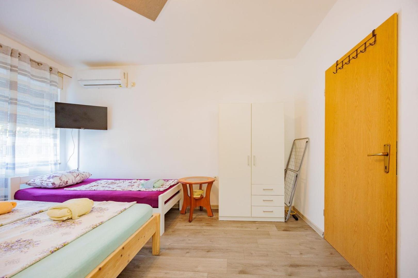 Crowonder Lucky Holiday House With Pool And Patio 30 Meters From The Beach Zadar Extérieur photo