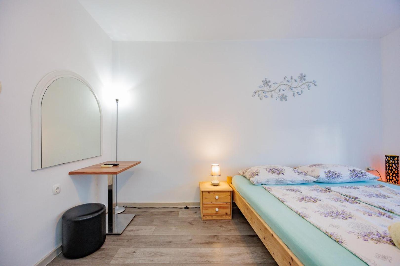 Crowonder Lucky Holiday House With Pool And Patio 30 Meters From The Beach Zadar Extérieur photo