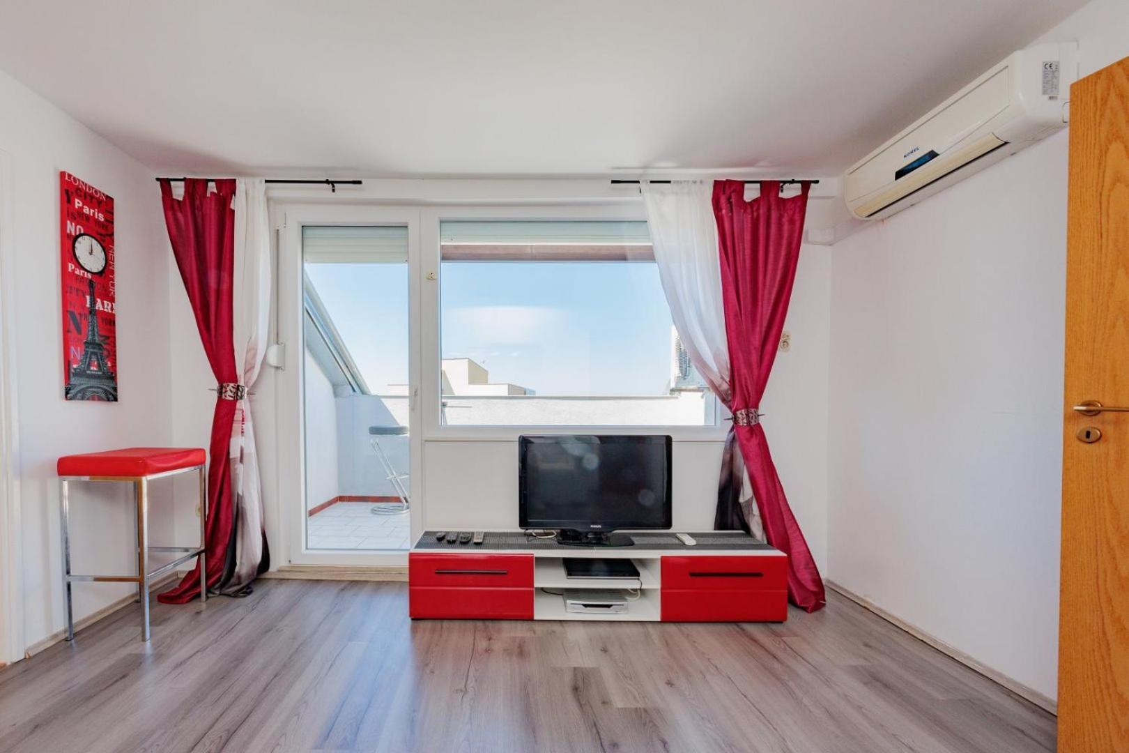 Crowonder Lucky Holiday House With Pool And Patio 30 Meters From The Beach Zadar Extérieur photo