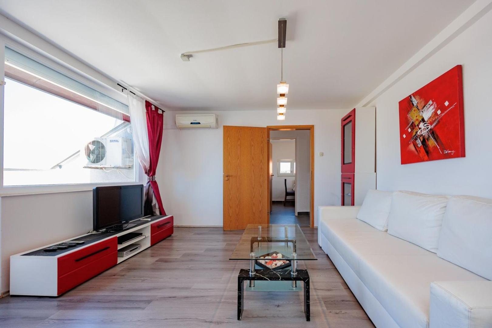 Crowonder Lucky Holiday House With Pool And Patio 30 Meters From The Beach Zadar Extérieur photo