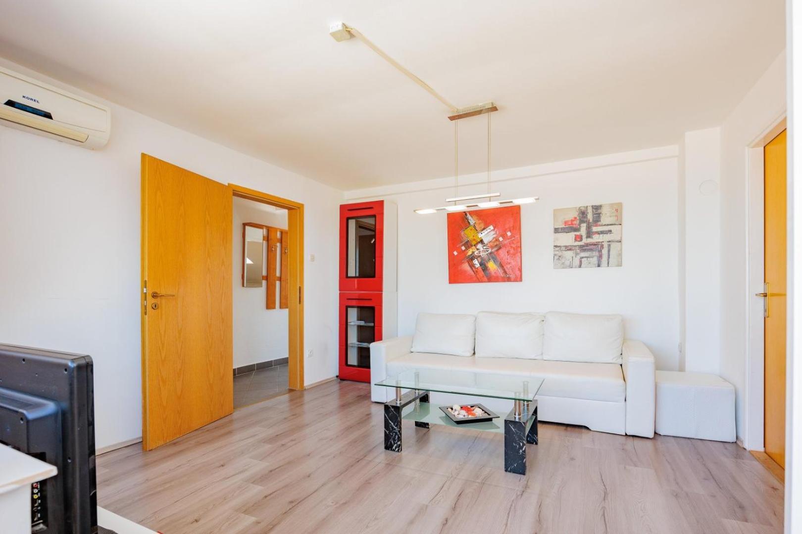 Crowonder Lucky Holiday House With Pool And Patio 30 Meters From The Beach Zadar Extérieur photo