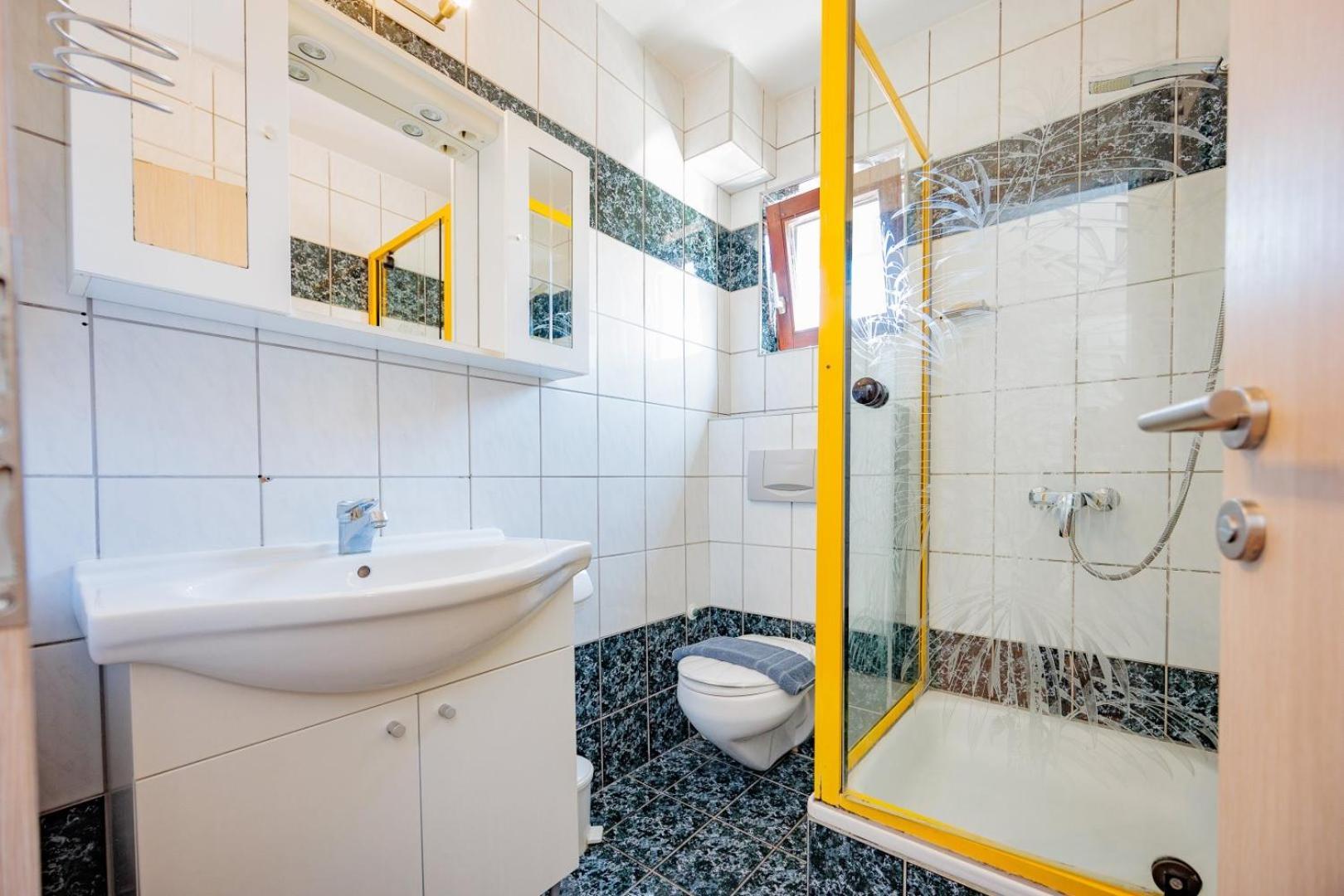 Crowonder Lucky Holiday House With Pool And Patio 30 Meters From The Beach Zadar Extérieur photo