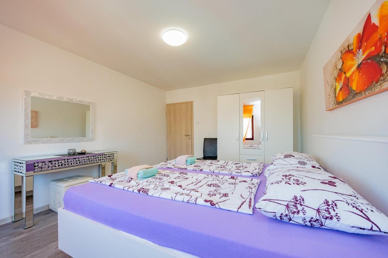 Crowonder Lucky Holiday House With Pool And Patio 30 Meters From The Beach Zadar Extérieur photo