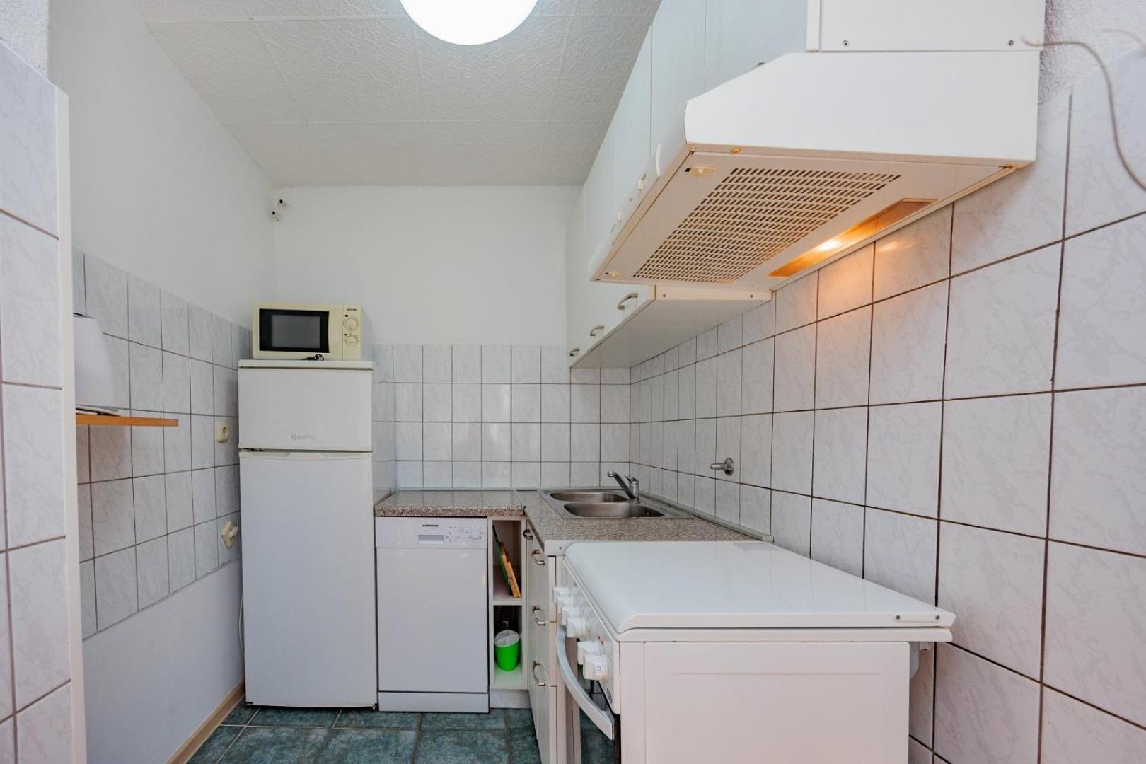 Crowonder Lucky Holiday House With Pool And Patio 30 Meters From The Beach Zadar Extérieur photo