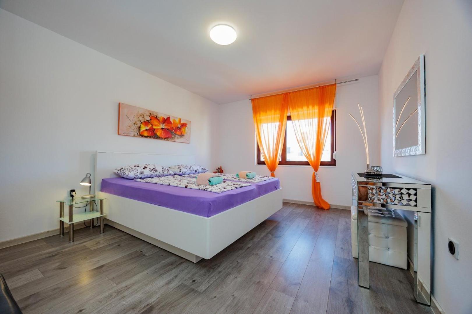 Crowonder Lucky Holiday House With Pool And Patio 30 Meters From The Beach Zadar Extérieur photo