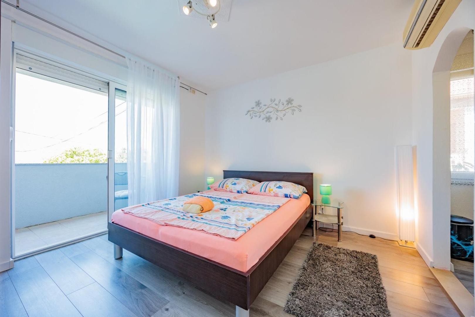 Crowonder Lucky Holiday House With Pool And Patio 30 Meters From The Beach Zadar Extérieur photo
