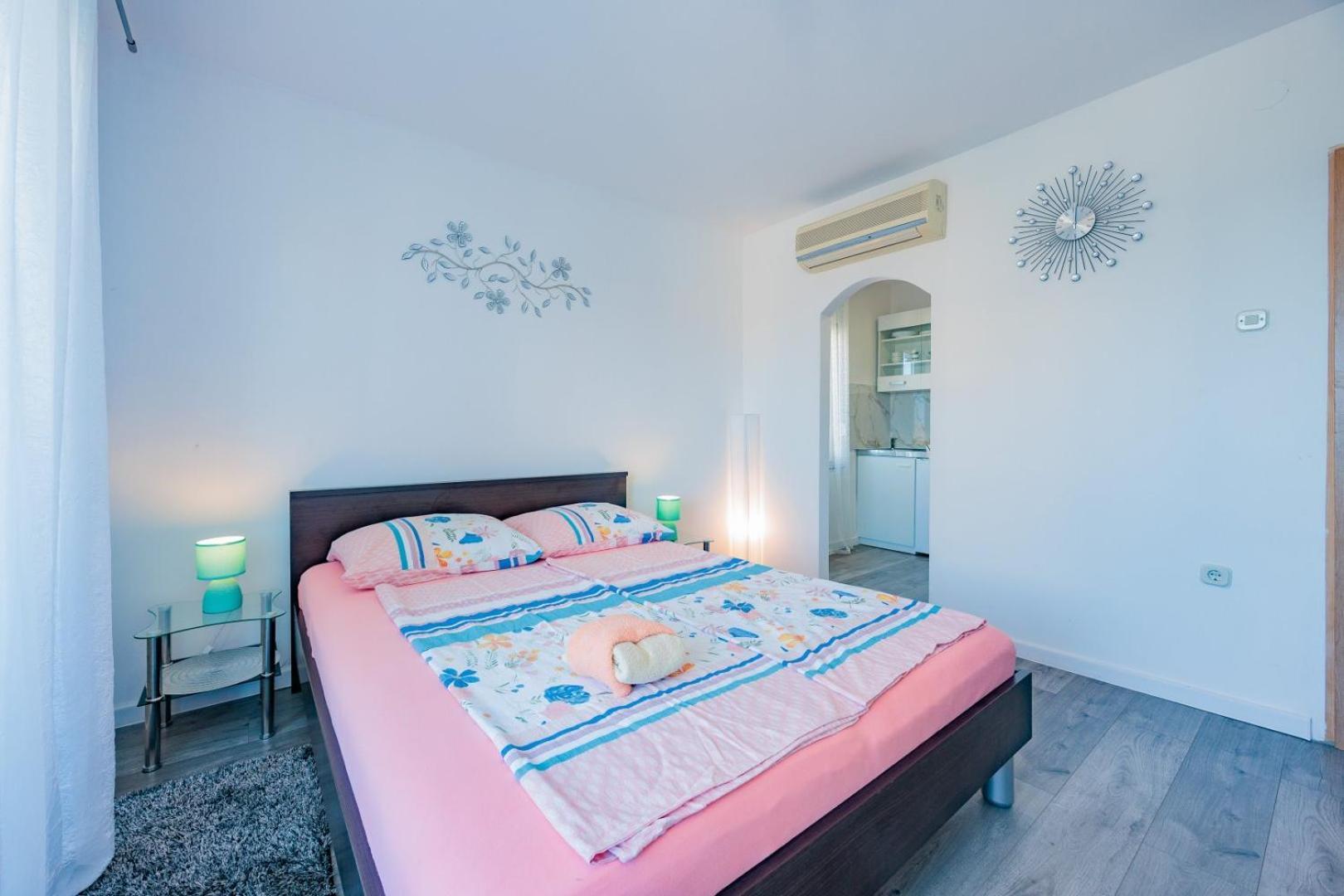 Crowonder Lucky Holiday House With Pool And Patio 30 Meters From The Beach Zadar Extérieur photo
