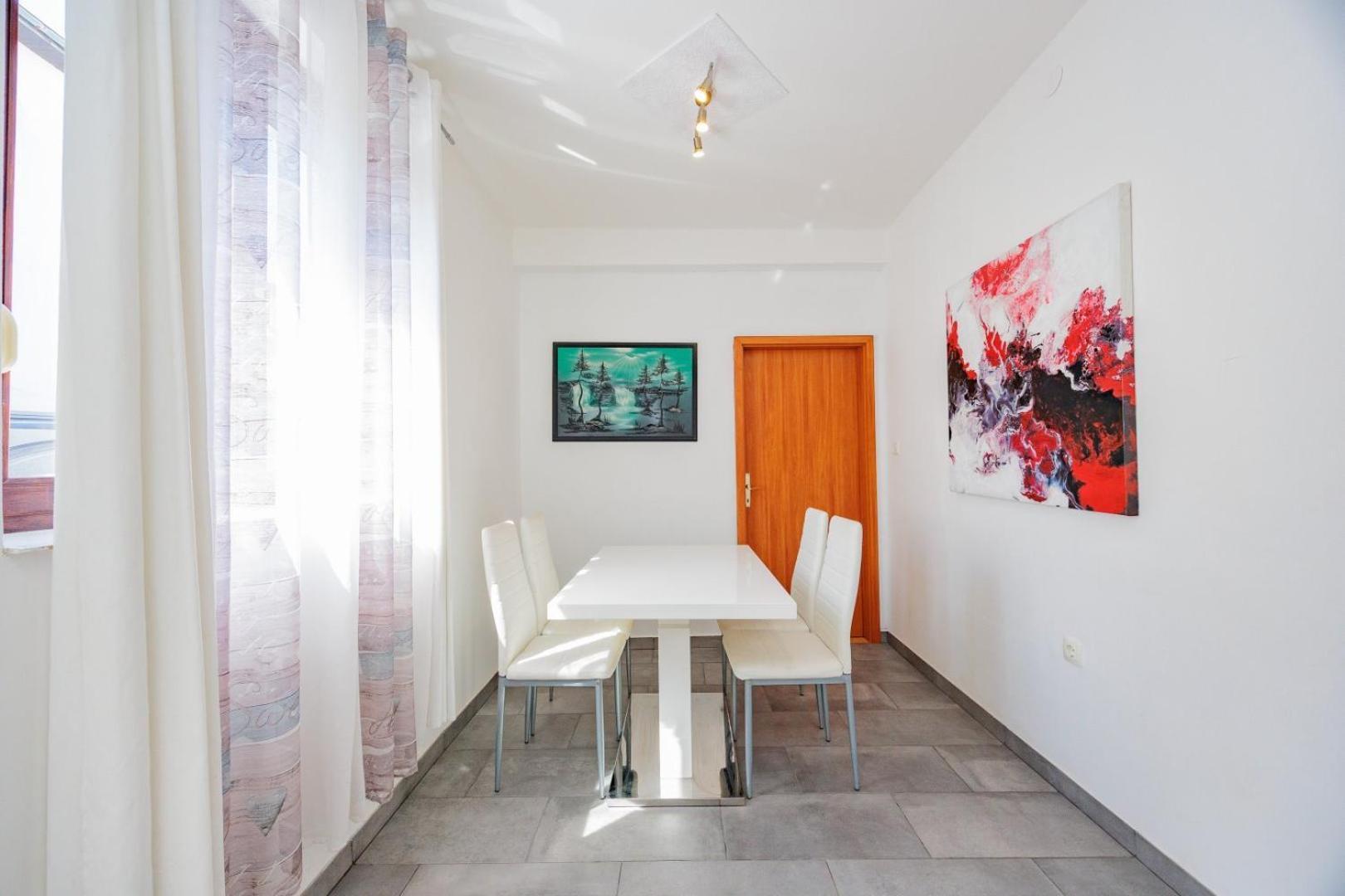 Crowonder Lucky Holiday House With Pool And Patio 30 Meters From The Beach Zadar Extérieur photo