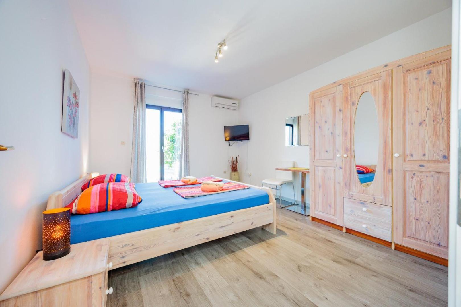 Crowonder Lucky Holiday House With Pool And Patio 30 Meters From The Beach Zadar Extérieur photo
