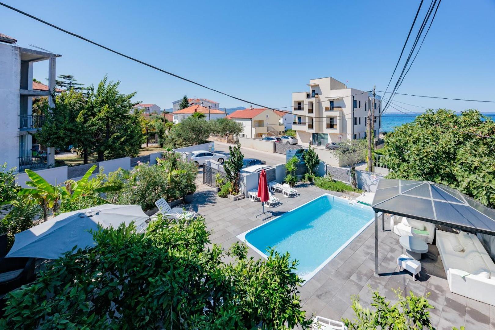 Crowonder Lucky Holiday House With Pool And Patio 30 Meters From The Beach Zadar Extérieur photo