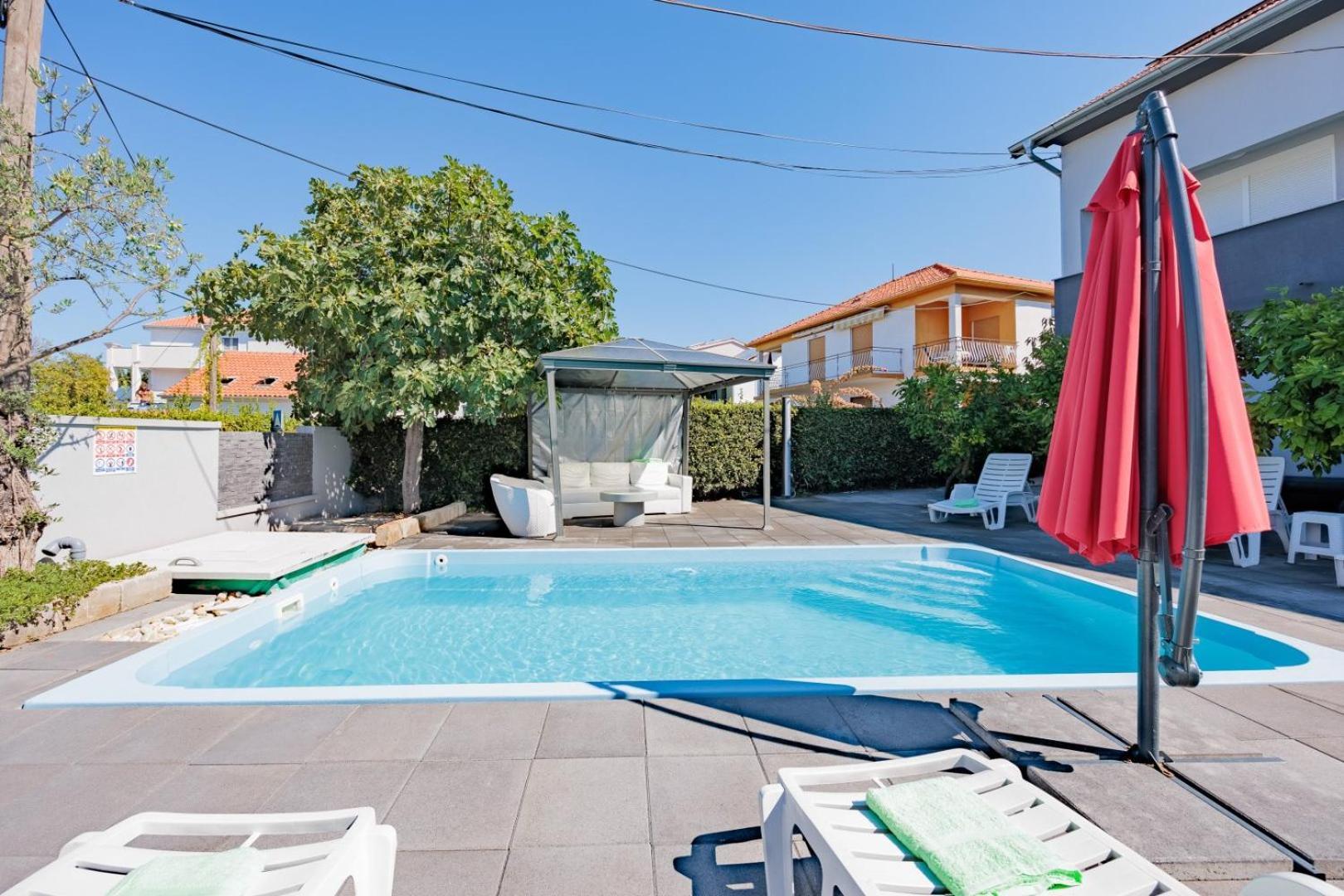 Crowonder Lucky Holiday House With Pool And Patio 30 Meters From The Beach Zadar Extérieur photo