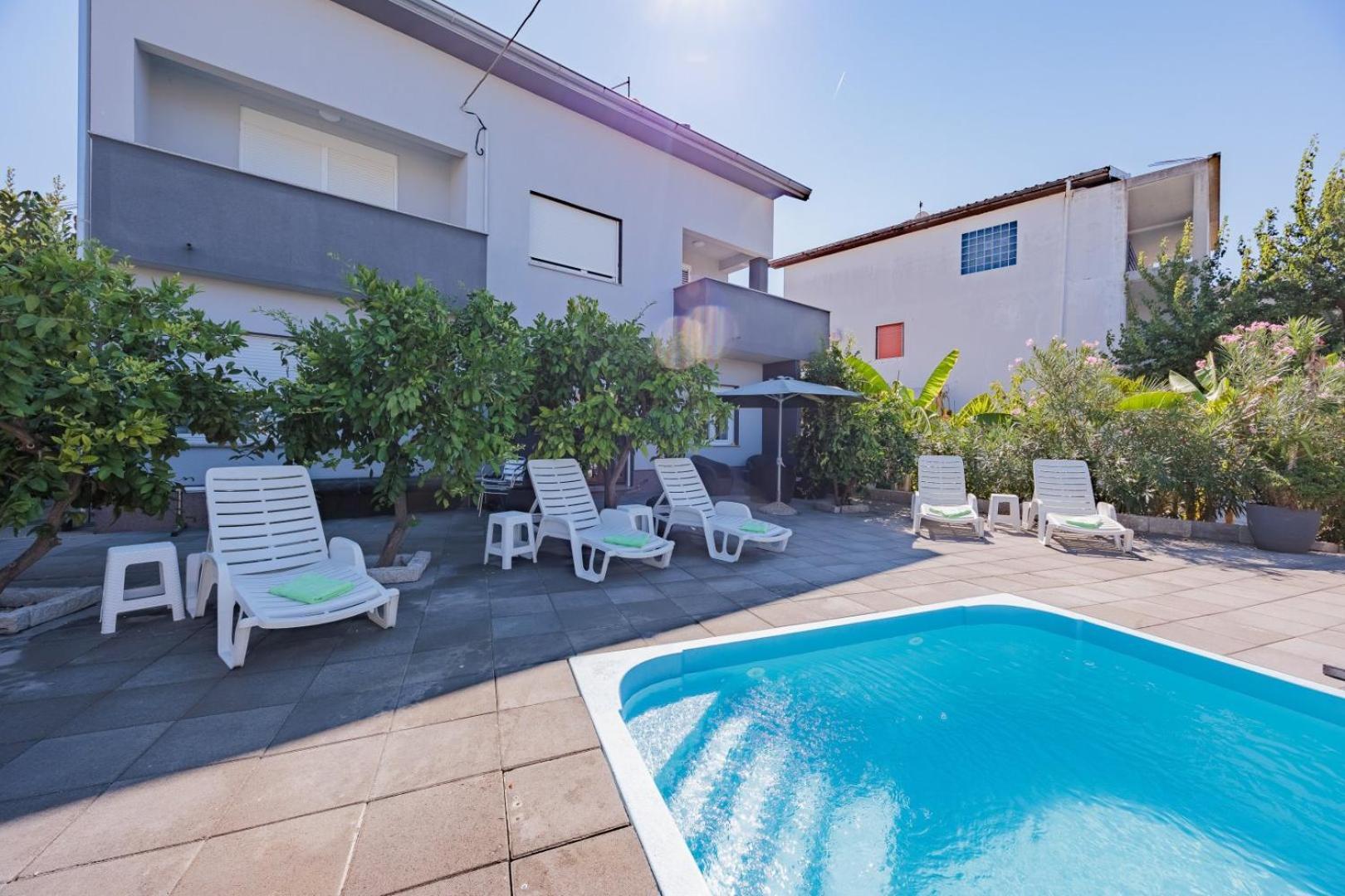 Crowonder Lucky Holiday House With Pool And Patio 30 Meters From The Beach Zadar Extérieur photo